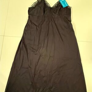 Vanity Fair Black Lace Chemise/ Slip - SZ 34, 22”long